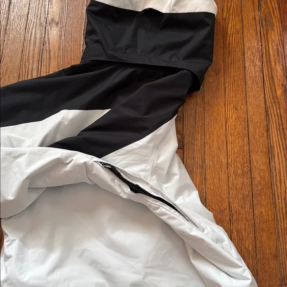 Mountain Hardwear Shell Jacket - Picture 12 of 15